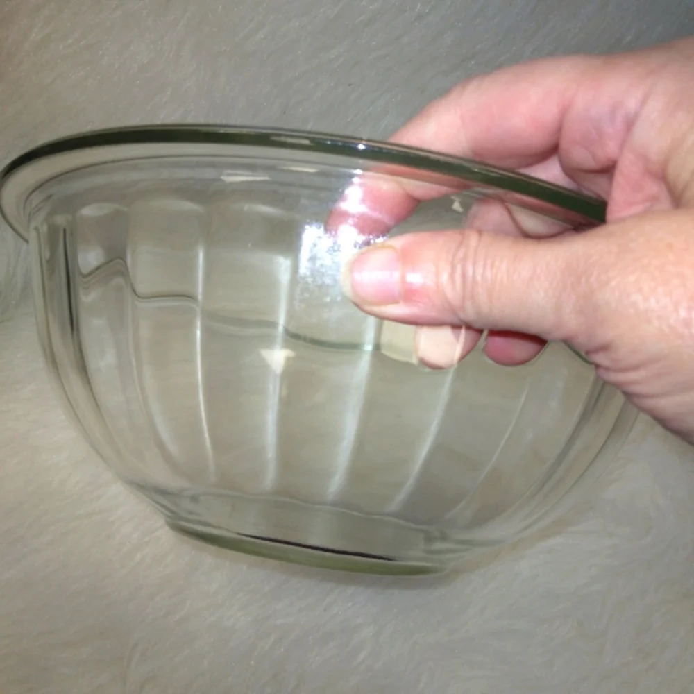 PYREX 325 Clear Scallop Mixing Bowl, 2.5L